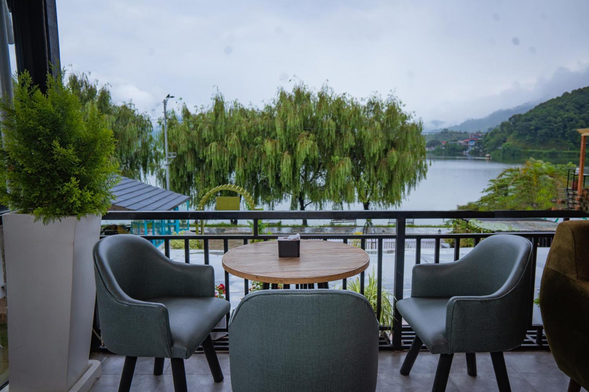 Majestic Lake Front Hotel & Suites Pokhara Exterior foto