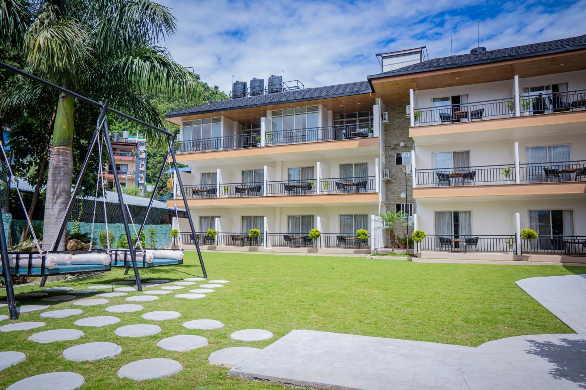 Majestic Lake Front Hotel & Suites Pokhara Exterior foto