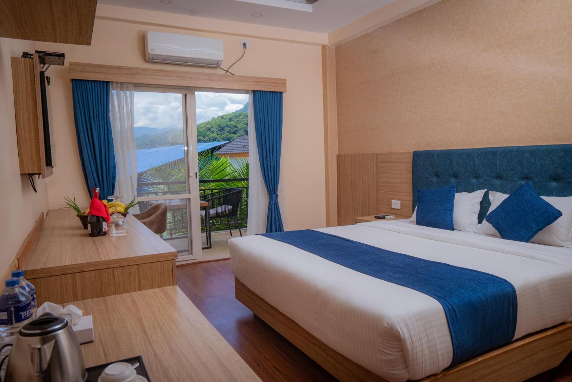 Majestic Lake Front Hotel & Suites Pokhara Exterior foto