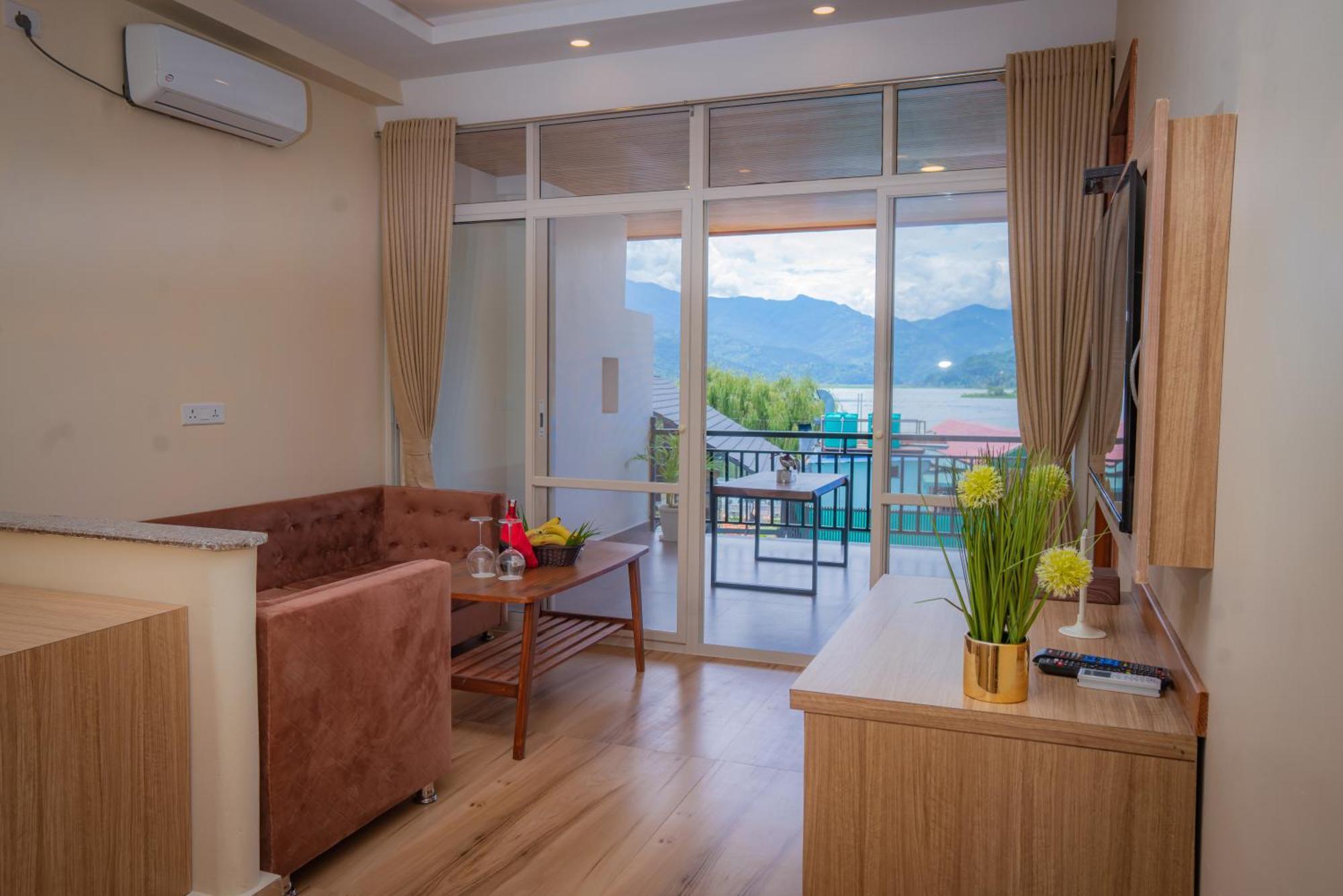 Majestic Lake Front Hotel & Suites Pokhara Exterior foto