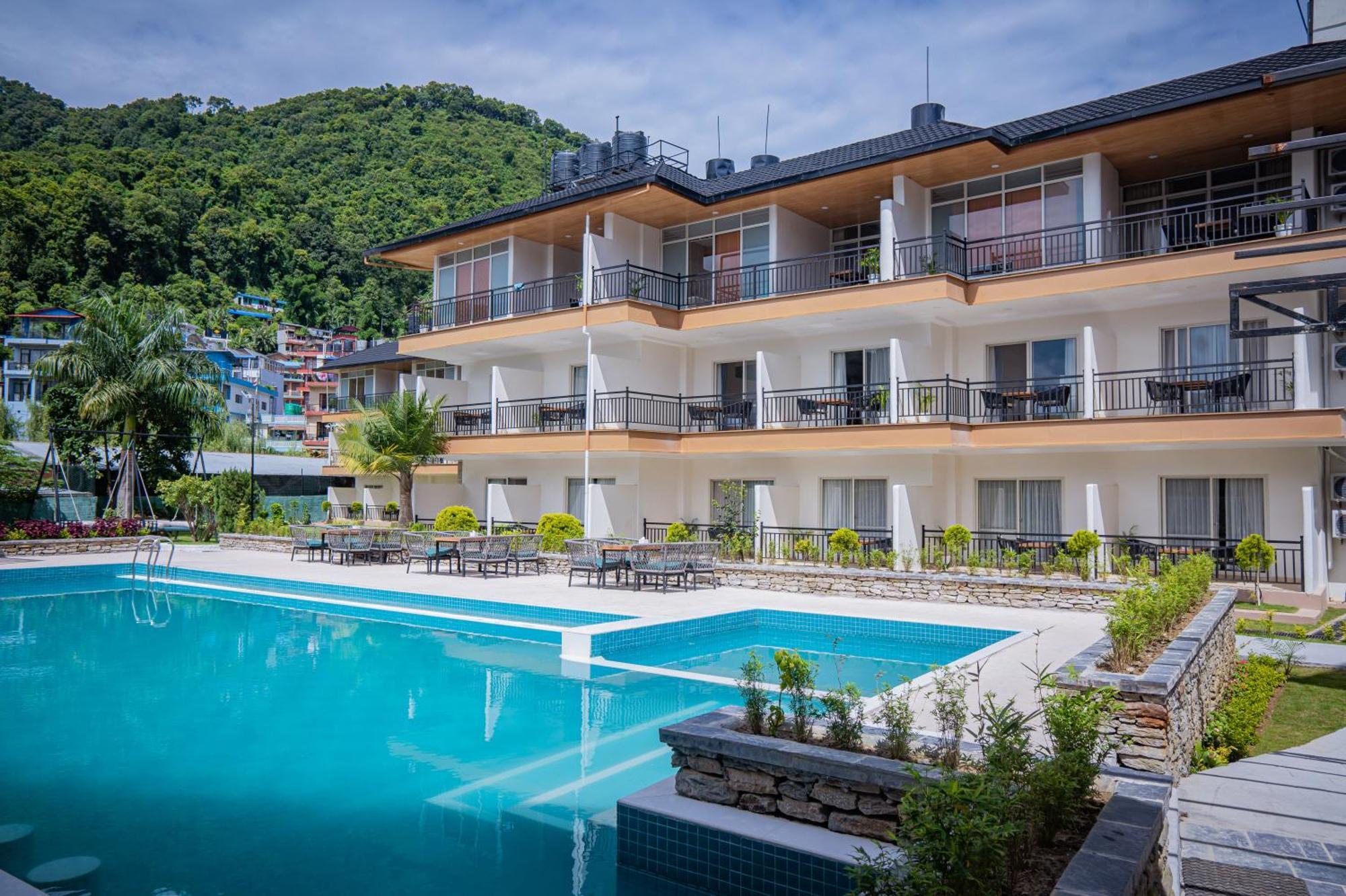 Majestic Lake Front Hotel & Suites Pokhara Exterior foto