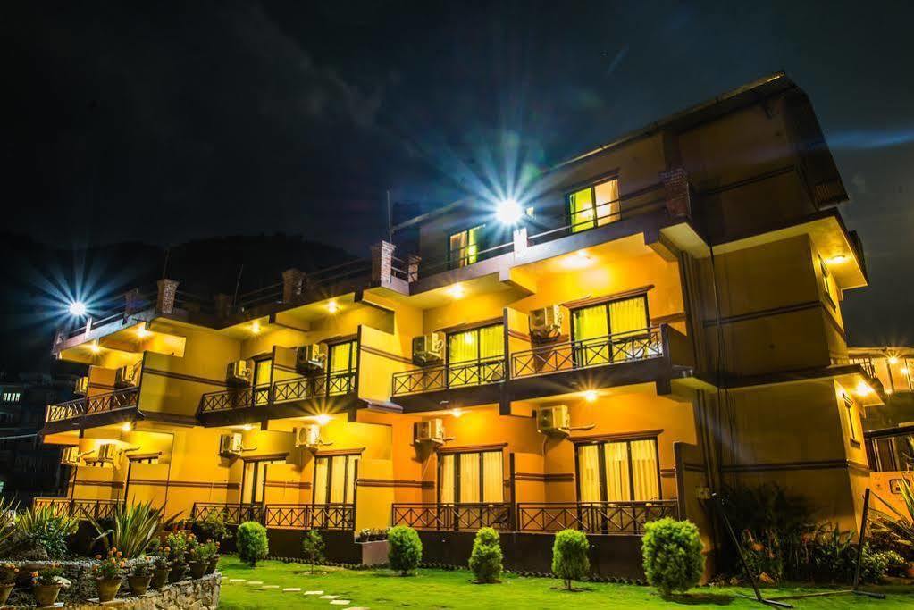 Majestic Lake Front Hotel & Suites Pokhara Exterior foto