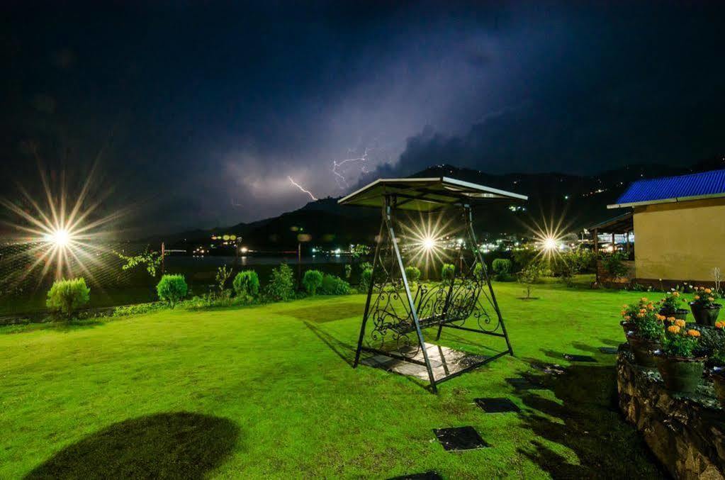 Majestic Lake Front Hotel & Suites Pokhara Exterior foto