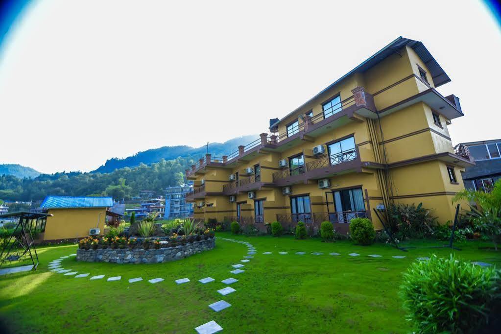 Majestic Lake Front Hotel & Suites Pokhara Exterior foto